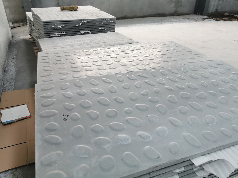 所有的高鐵都有護欄嗎？