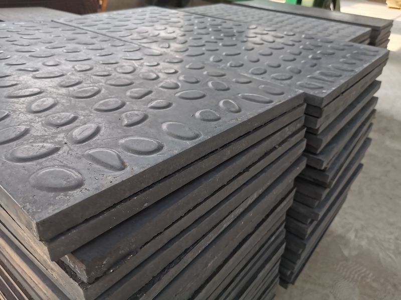 詳細(xì)鋼格柵尺寸表或詳細(xì)的鋼格柵鋪設(shè)圖紙